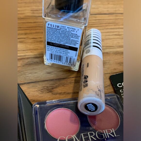 10 X COVERGIRL Wet Wild Makeup Bundle LOT Concealer Foundation Powder Lip Mascar - Picture 9 of 9